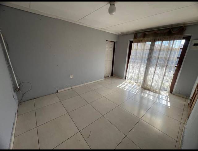 3 BEDROOM HOUSE FOR SALE IN CLOVERDENE